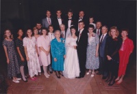 1992-08-Tra-Sus-Wedding-Famly.jpg